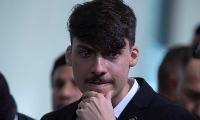 MPDF denuncia Jair Renan, filho de Bolsonaro, por lavagem de dinheiro