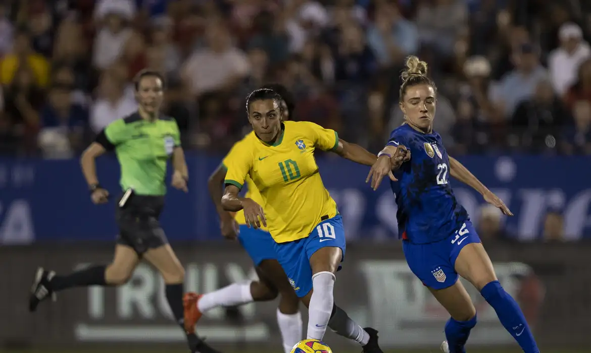 Marta e Cristiane voltam à seleção feminina para disputar torneio nos EUA