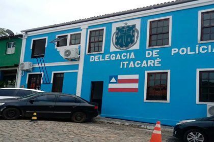 Mulher é presa suspeita de queimar partes do corpo da filha adolescente com colher quente no sul da Bahia