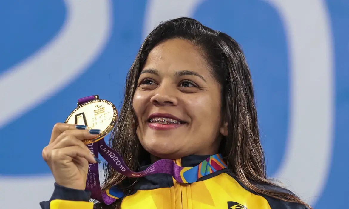 Multimedalhista paralímpica, nadadora Joana Neves morre aos 37 anos