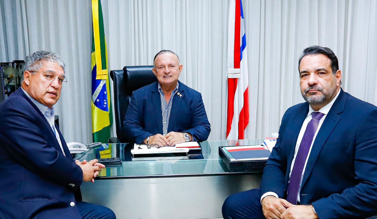 Adolfo Menezes diz que PEC da reeleição será votada nesta terça