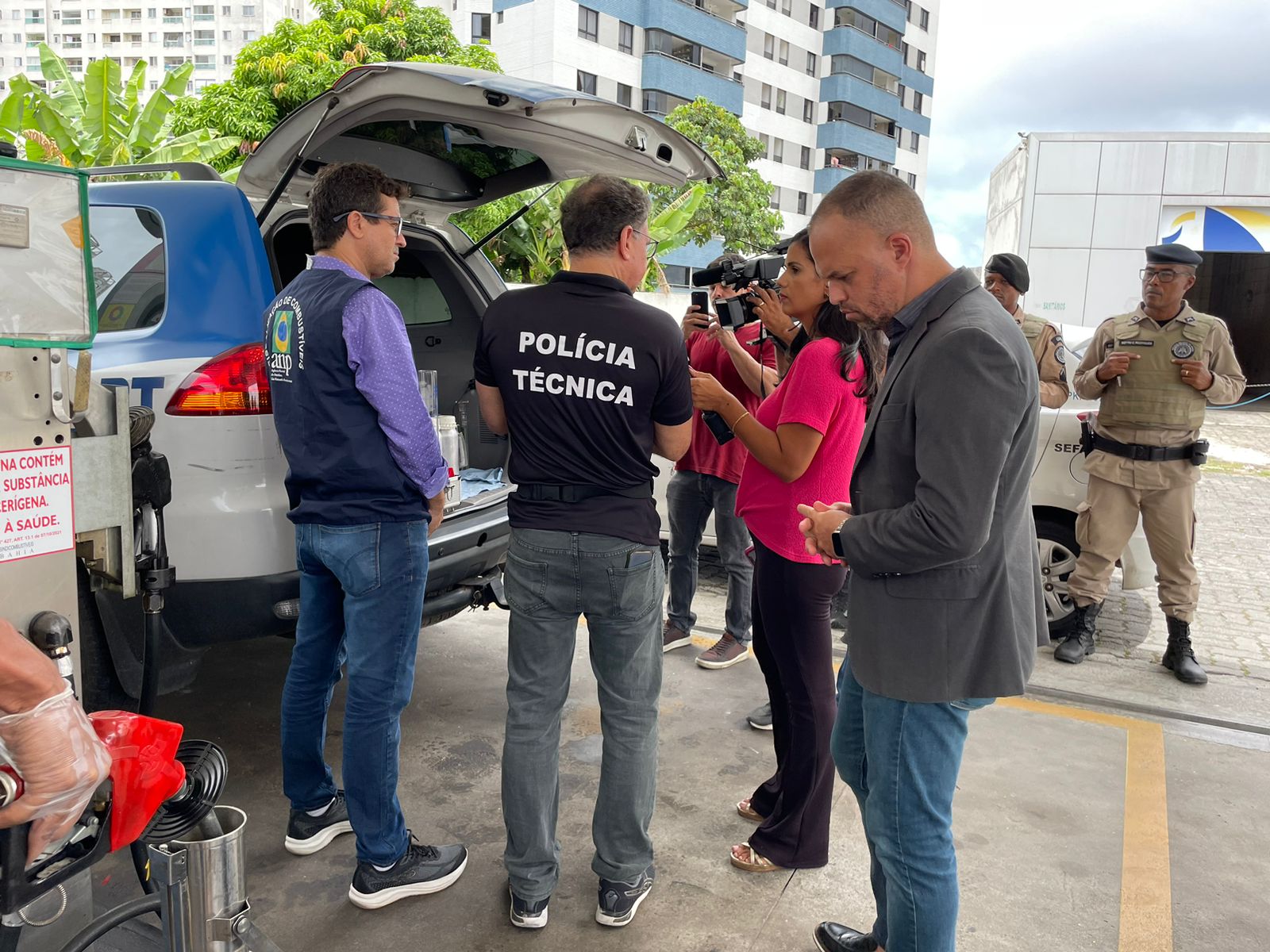 Operação Posto Legal descobre indício de comercialização de combustível ilegal em Candeias.