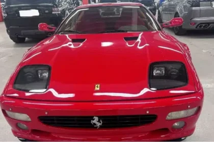 Polícia da Inglaterra encontra Ferrari de ex-piloto da F1 roubada em 1995