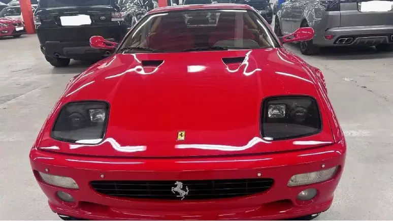 Polícia da Inglaterra encontra Ferrari de ex-piloto da F1 roubada em 1995