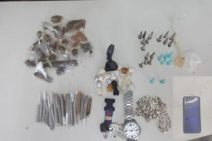 Polícia prende homem com drogas em Camaçari
