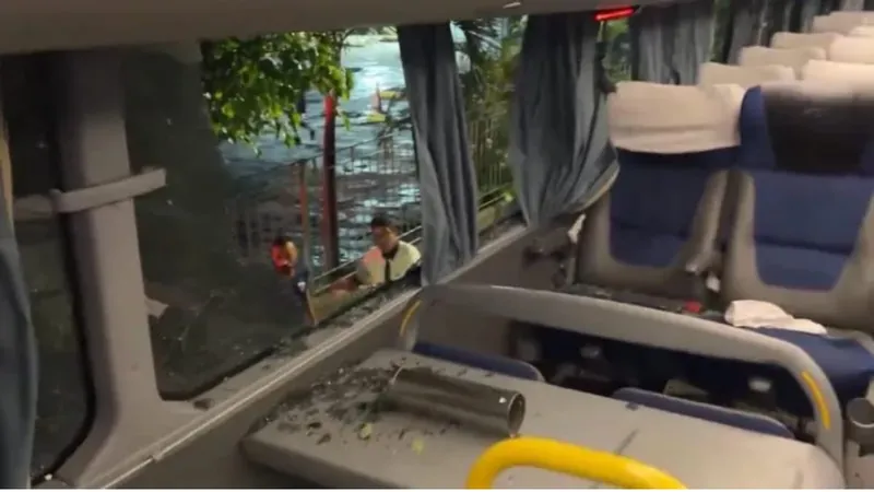 STJD pune o Sport com 8 jogos sem torcida por ataque a ônibus do Fortaleza