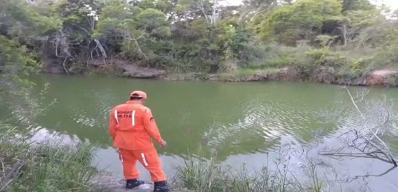 Criança morre afogada após mergulhar em lagoa com o pai em Eunápolis