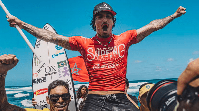 Tati Weston-Webb e Medina garantem vagas extras para o surfe em Paris 2024