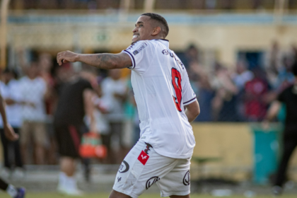 Em Ilhéus, Vitória bate o Barcelona por 2 a 0 pela semifinal do Baianão 2024