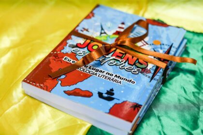 Estudantes da rede municipal de ensino lançam livro sobre identidade e protagonismo no mundo atual – prefeitura municipal de candeias.