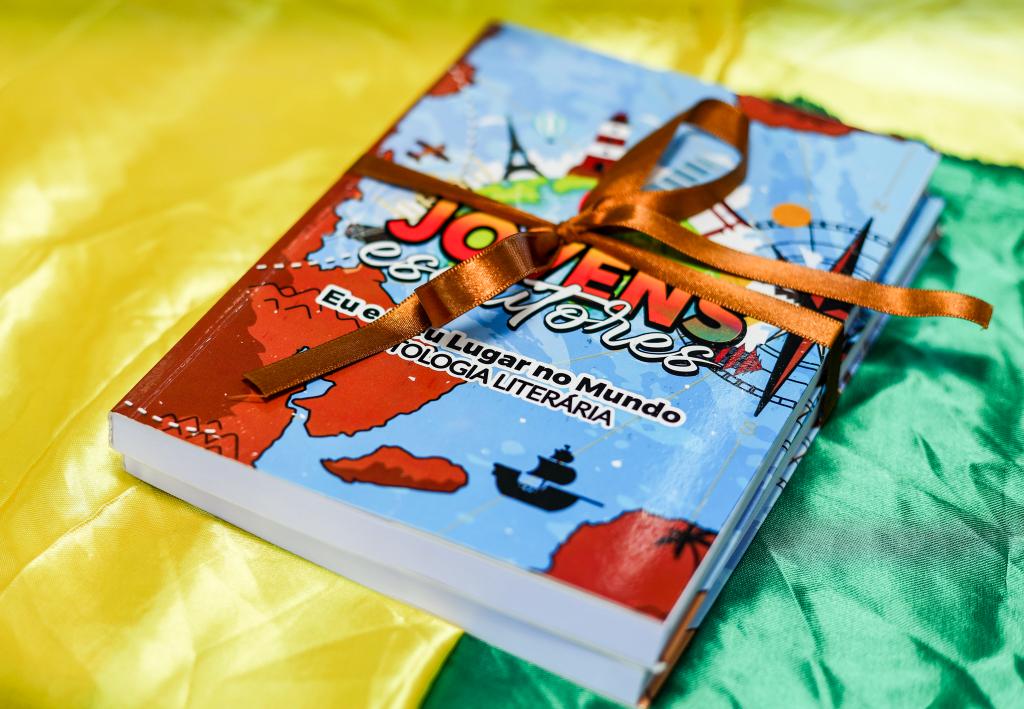 Estudantes da rede municipal de ensino lançam livro sobre identidade e protagonismo no mundo atual – prefeitura municipal de candeias.