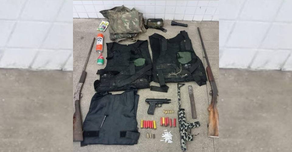 PM prende homens com armas, drogas e munições em Candeias