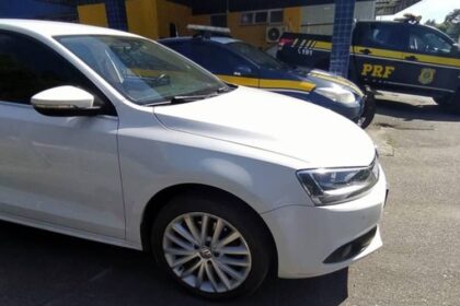 Adolescentes flagrados na BR-280 em carro; motorista de 14 anos