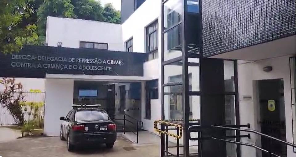Polícia prende suspeito de pedofilia em Salvador durante operação.