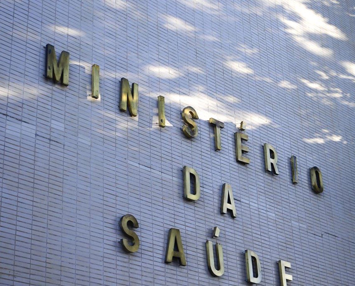 SUS adota teste de HPV em mulheres: prevenção essencial.