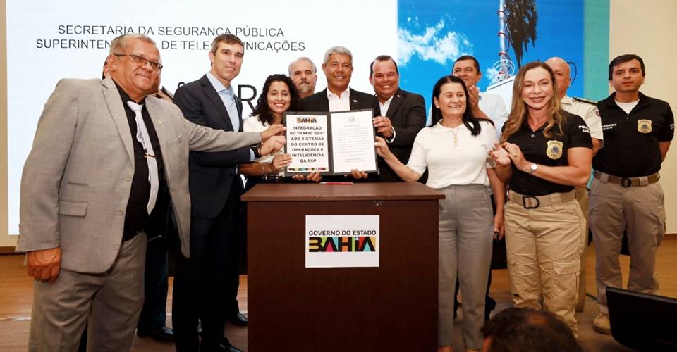 Bahia firma parceria com Uber para linha direta 190.