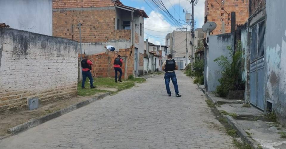 Moradores de Narandiba são expulsos por traficantes do Comando Vermelho