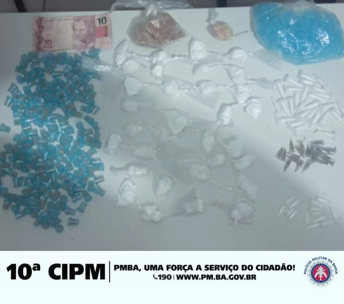 PMBA apreende grande quantidade de drogas em Madre de Deus: 02 indivíduos fogem, um é alcançado com mochila carregada.