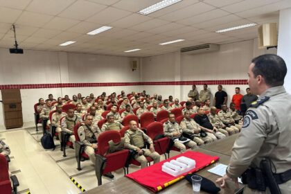 Parada Geral destaca policiais Padrão e homenageia PM falecido. PMBA em ação!
