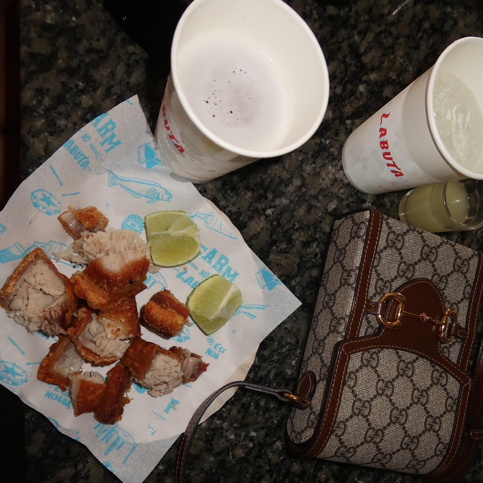 Bella campos mostra abdomên trincado em selfie Bella Campos — Foto: reprodução/instagram