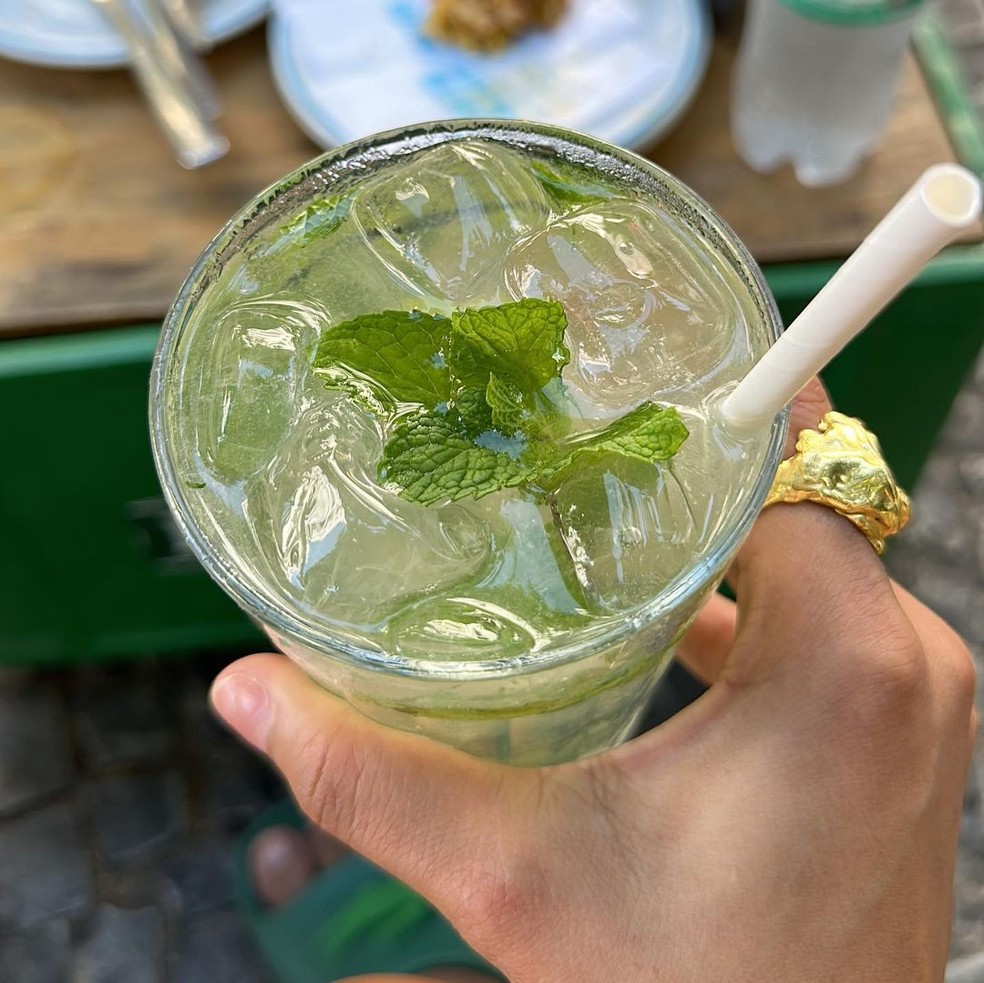 Bella campos mostra abdomên trincado em selfie bella campos — Foto: reprodução/instagram