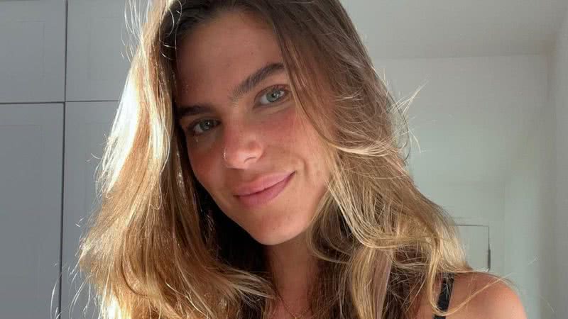 Mariana Goldfarb brilha de biquíni em ensaio fotográfico e recebe elogios dos fãs