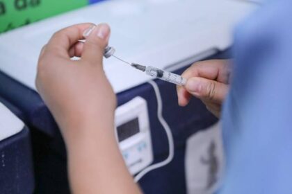 Bahia recebe 67 mil vacinas contra dengue com prazo curto.