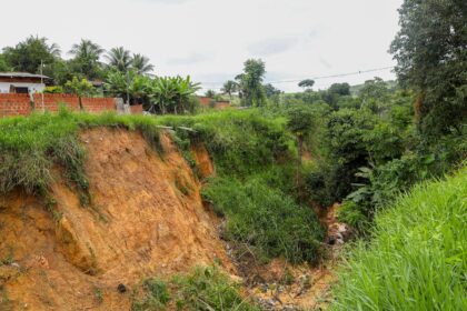 Prefeitura anuncia ações e obras para moradores afetados em buracão no Menino Jesus
