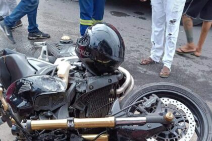 Acidente: Motociclista atinge ônibus escolar em Camaçari