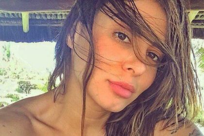 Alinne Rosa surpreende seguidores ao aparecer sem roupa na piscina