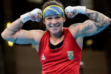 Bia Ferreira disputa título mundial de boxe contra argentina neste sábado