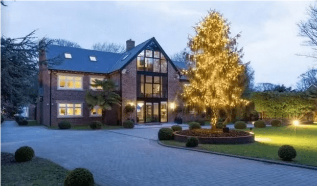 Brasileiro Roberto Firmino põe à venda mansão de R$ 30 milhões na Inglaterra