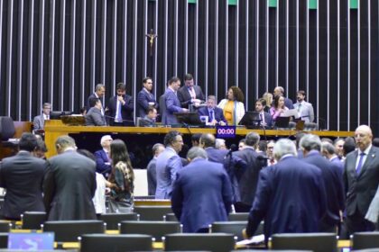 Deputados federais aprovam projeto que amplia punições para cambistas