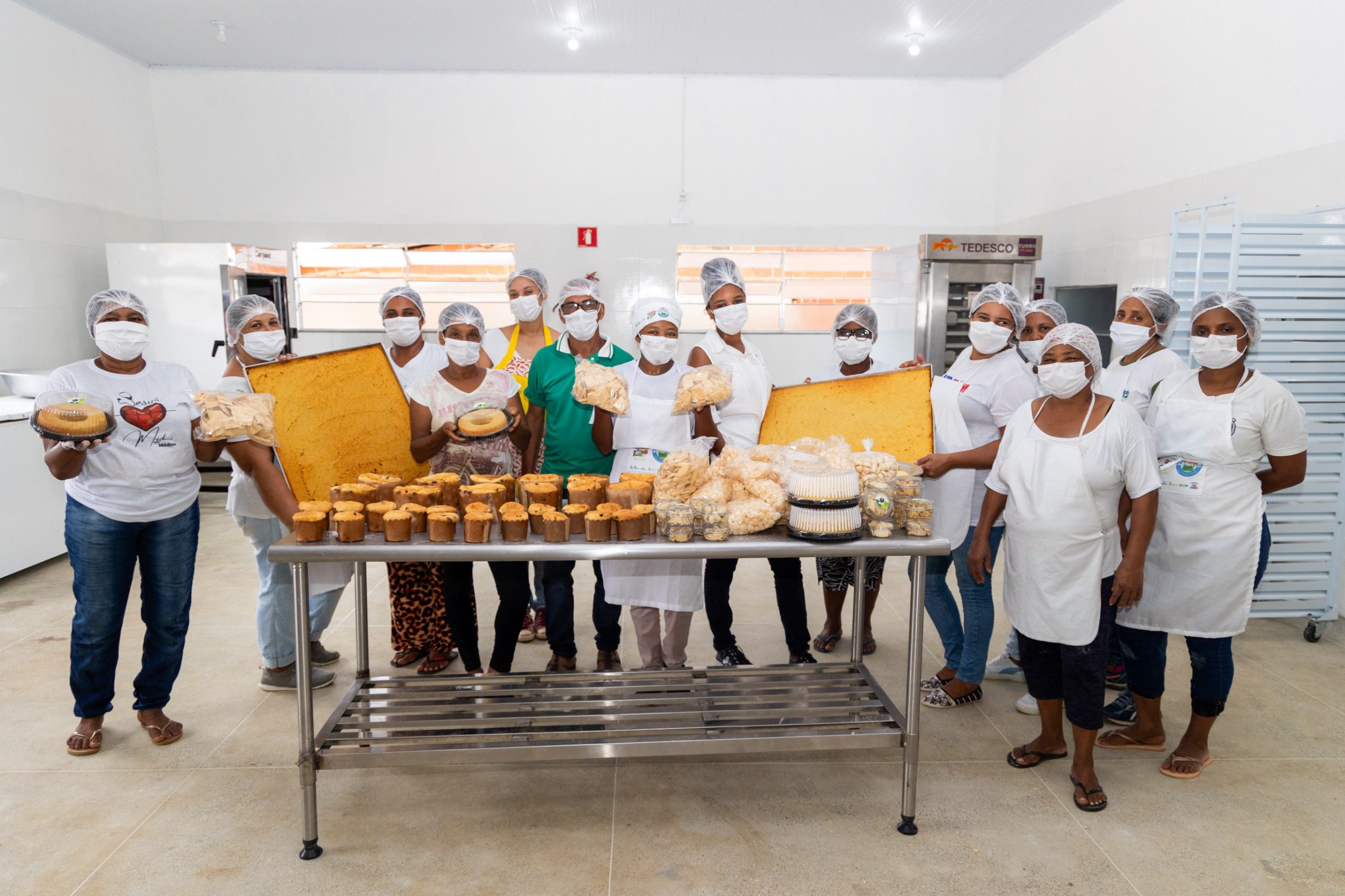 Cozinha Comunitária em Ibirapitanga amplia produção de derivados da mandioca