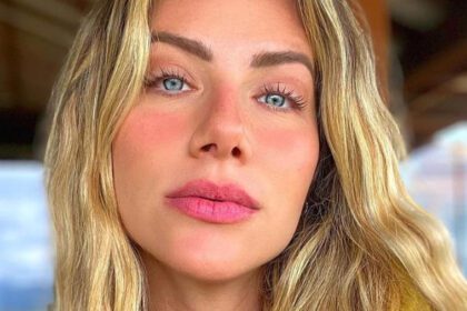 Gio Ewbank mostra abdômen definido em dia de lazer com a família