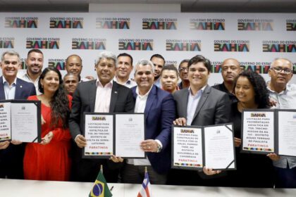 Jerônimo anuncia obras de pavimentação e educação para o município de Paratinga