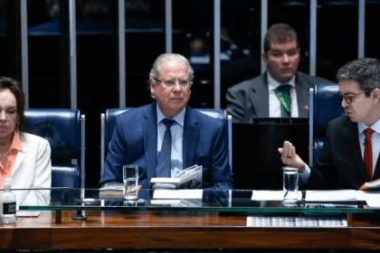 José Dirceu volta ao Congresso Nacional após 19 anos
