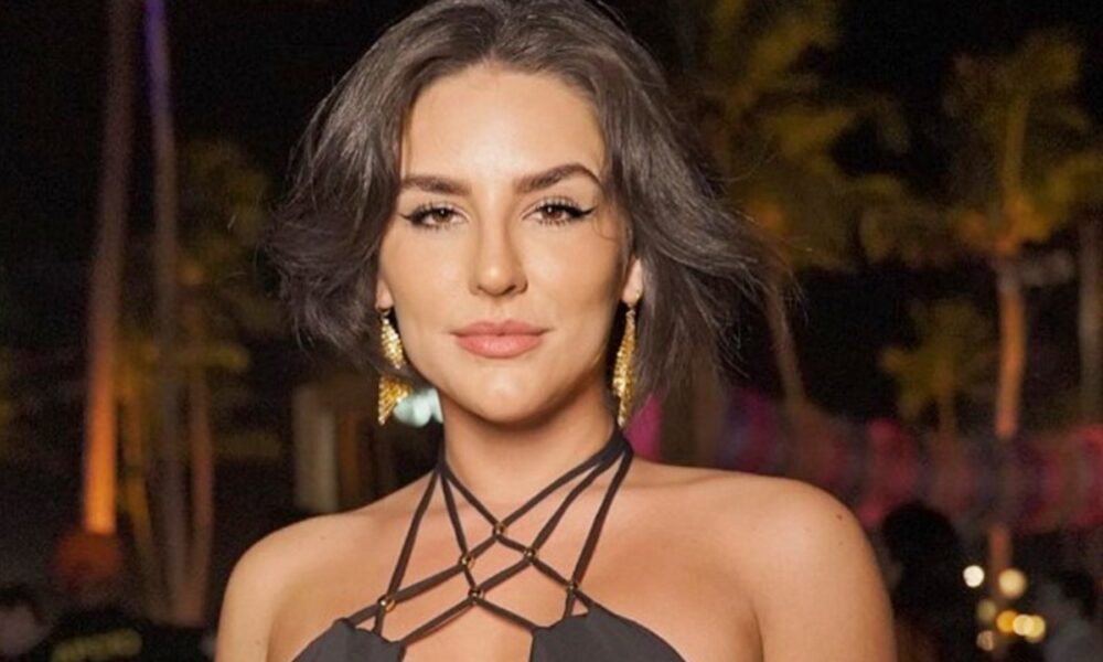 Kéfera mostra sua boa forma ao posar de biquíni