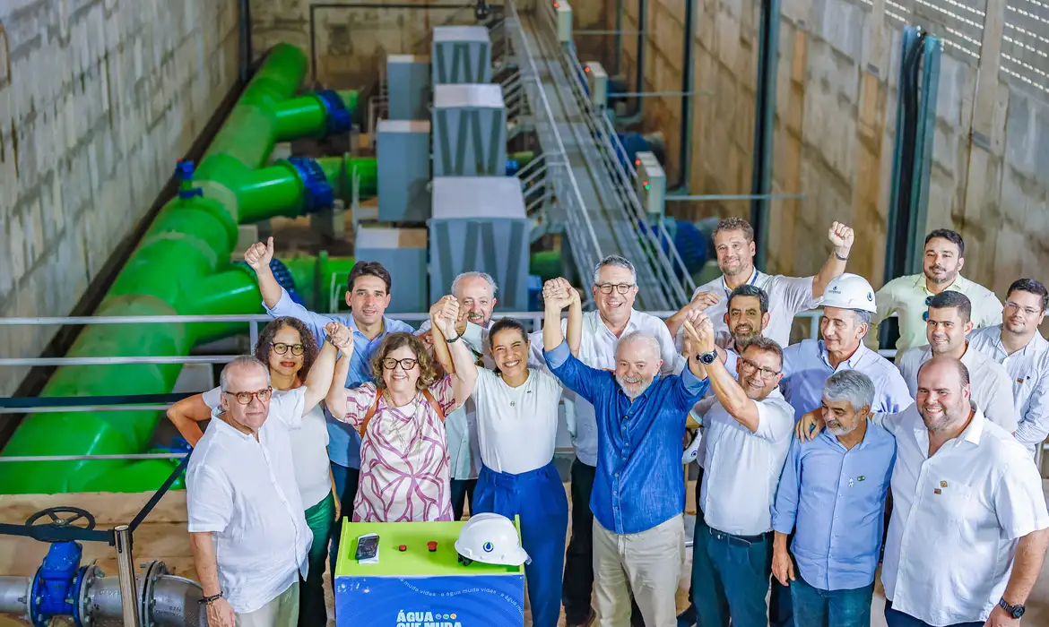 Lula inaugura novo trecho da transposição do Rio São Francisco em Pernambuco