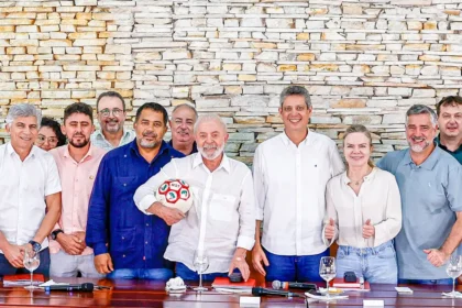 Lula ouve pautas de sindicatos em reunião na Granja do Torto neste sábado