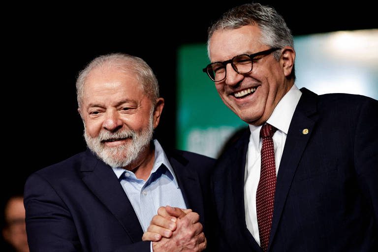Lula provoca Lira e diz que Padilha ficará no governo "só de teimosia"