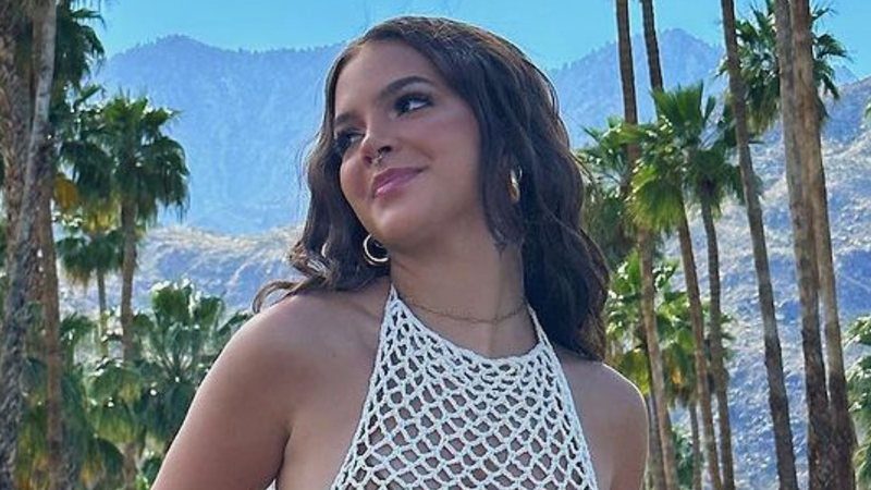 Mel Maia deixa fãs sem ar com visual transparente