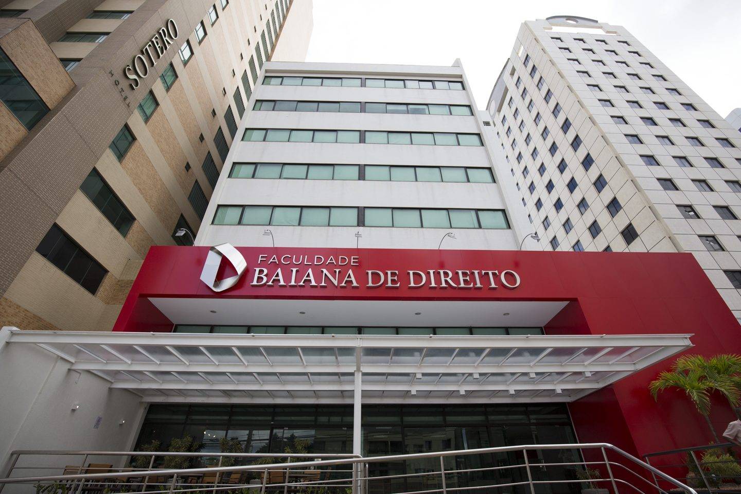 Faculdade de Direito de Salvador oferta bolsas integrais a estudantes negros