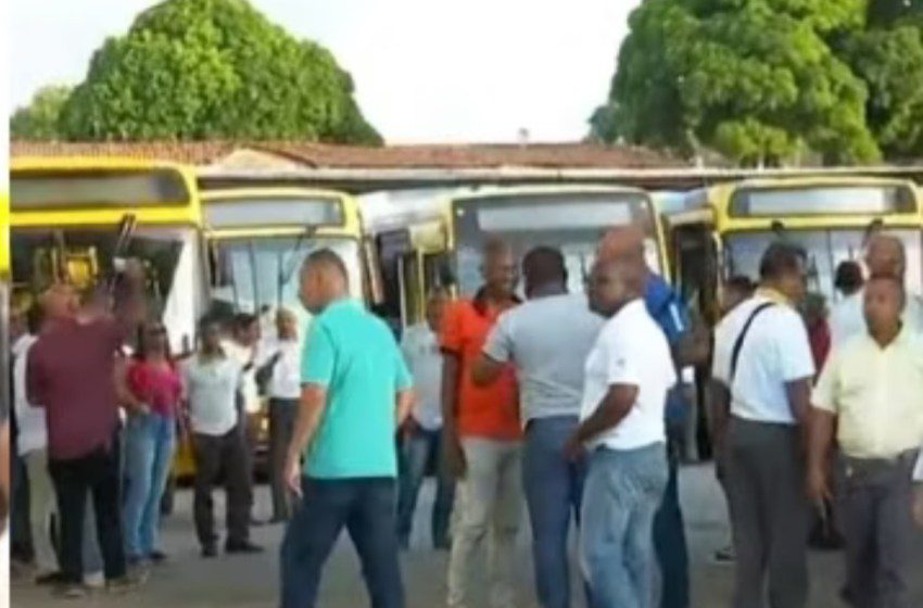 Ônibus saem de garagens em Salvador após paralisação