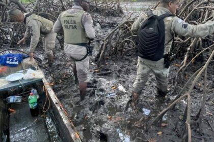Ação da PM prende suspeito de tráfico de drogas após perseguição pelo mangue em Madre de Deus