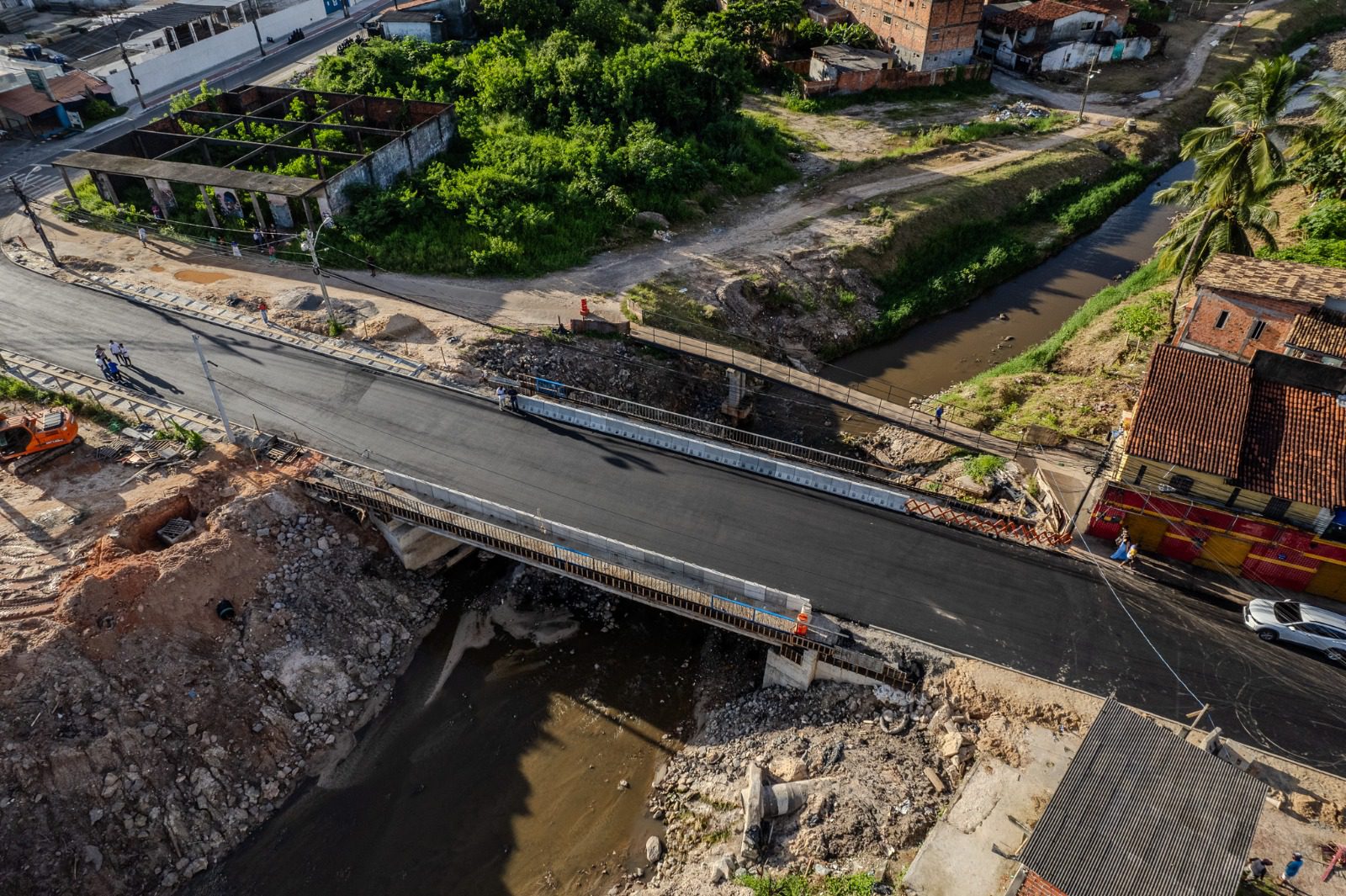 Ponte da Avenida Rio Camaçari liberada para trânsito