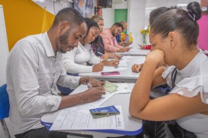 Prefeitura de Lauro de Freitas, em parceria com o SineBahia, oferece 100 vagas de telemarketing; veja como se candidatar