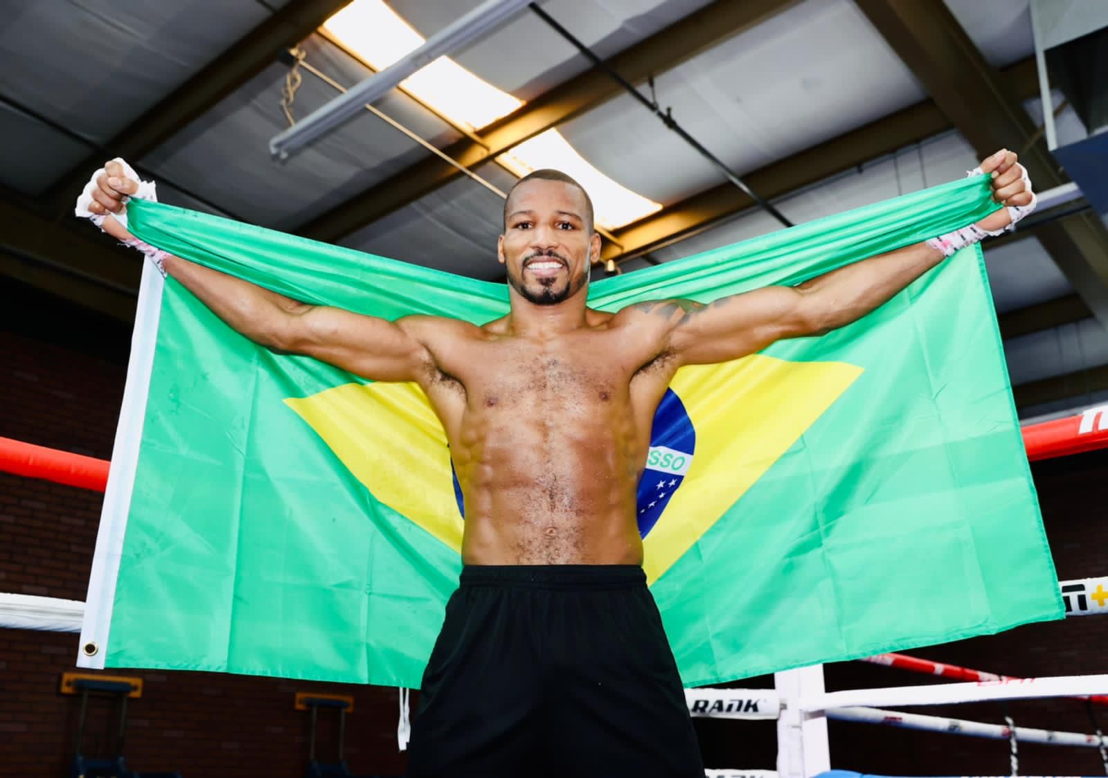 Robson Conceição projeta desafios rumo ao título mundial de boxe