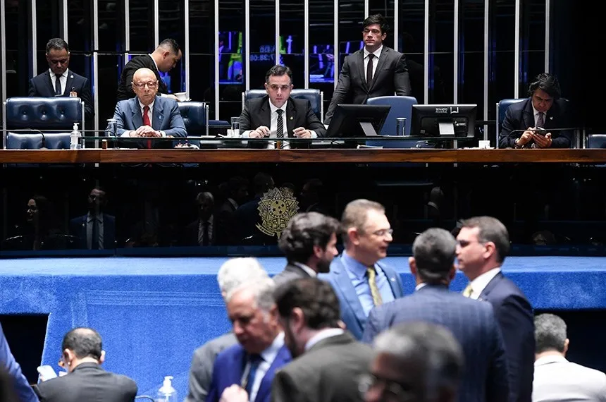 Senado aprova PEC sobre criminalização da posse de drogas