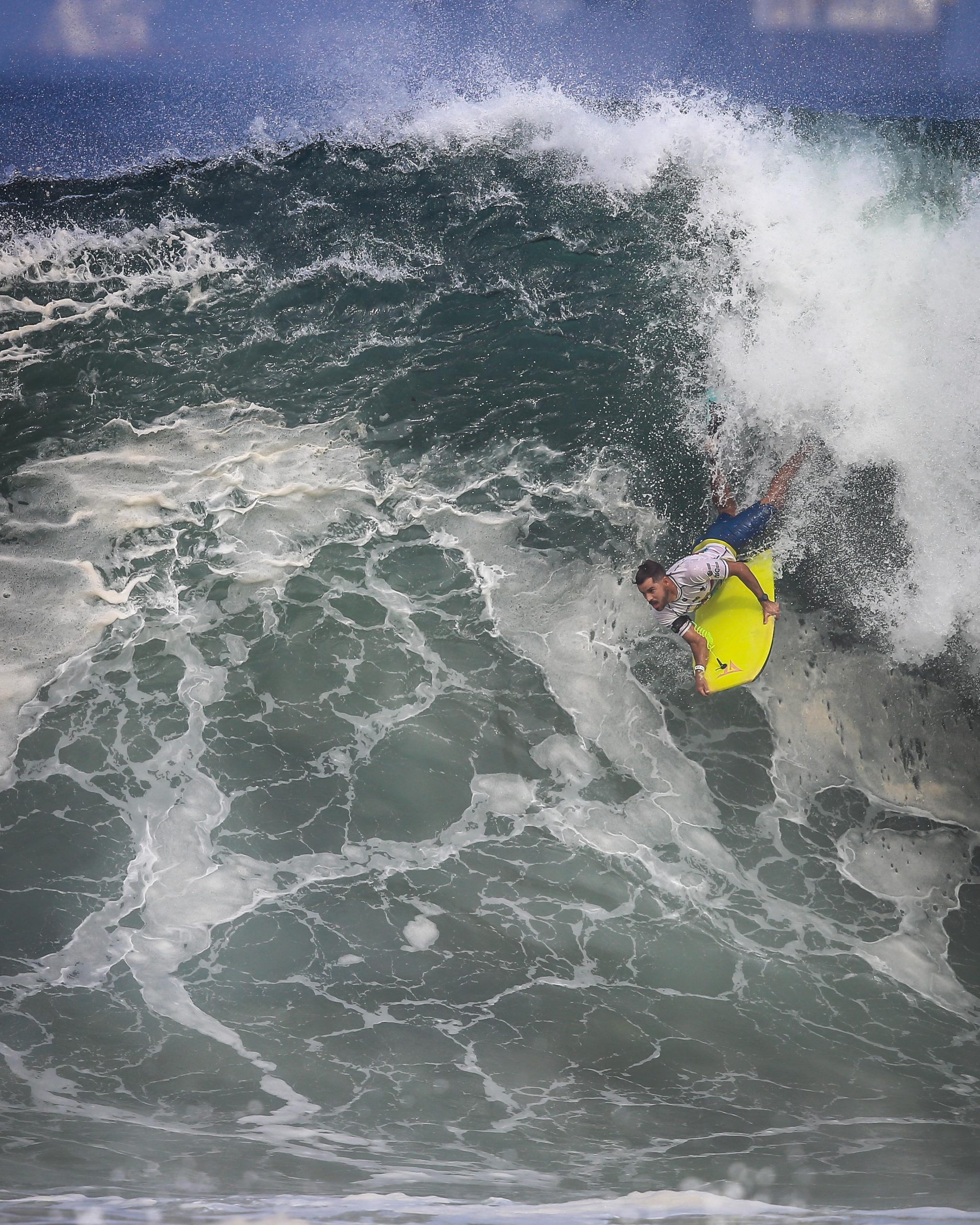 Atletas de bodyboarding viajam com apoio da Sudesb para liderar circuito.